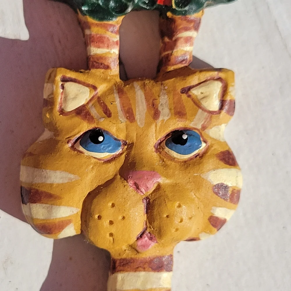 Kurt Adler Cat Hanging on Wreath Wooden Christmas Ornament ~ Cute! ~ FINAL PRICE